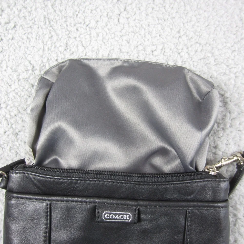 COACH  Patent Leather Wristlet Wallet Black‎ 7x5X1inch